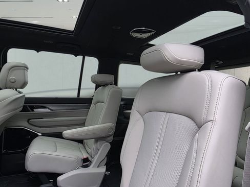 New 2026 Jeep Grand Wagoneer Limited AWD/4WD image 8
