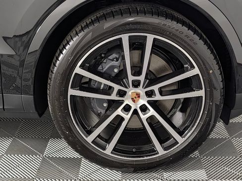 New 2026 Porsche Cayenne Coupe AWD/4WD image 14