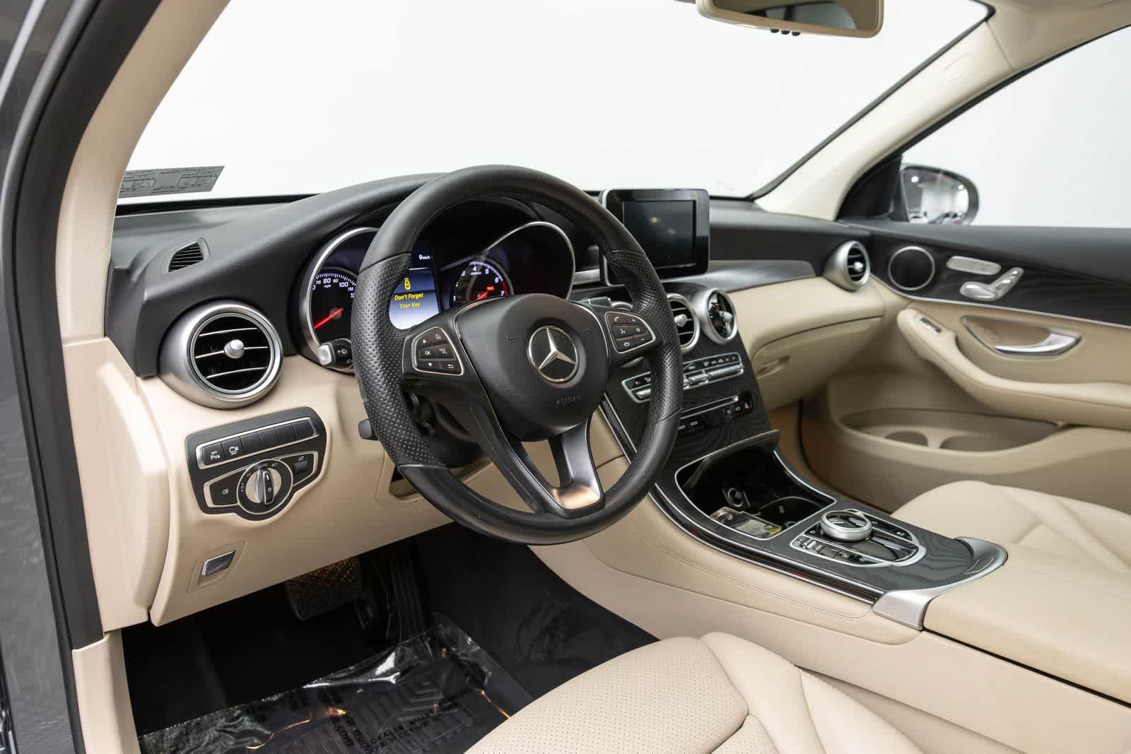 Used 2018 Mercedes-Benz GLC 300 4MATIC image 2