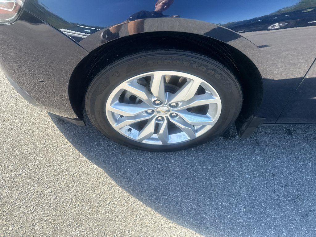Used 2017 Chevrolet Impala LT FWD image 10
