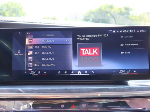 Used 2023 BMW i7 xDrive60 AWD/4WD image 30