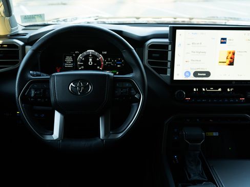 Used 2023 Toyota Sequoia Limited image 27