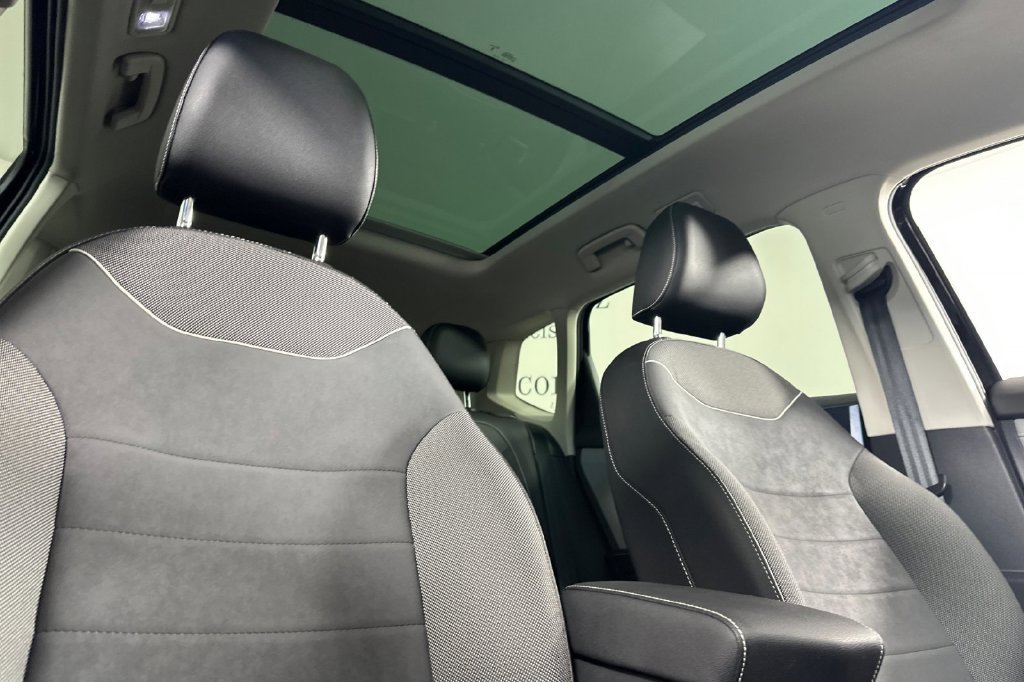 Used 2024 Volkswagen Taos SE w/ Panoramic Sunroof Package FWD image 20