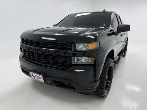 Used 2019 Chevrolet Silverado 1500 Custom w/ Custom Convenience Package AWD/4WD image 4