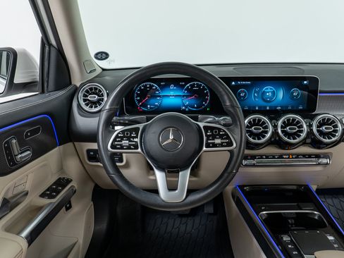 Certified 2021 Mercedes-Benz GLB 250 4MATIC w/ Premium Package image 17