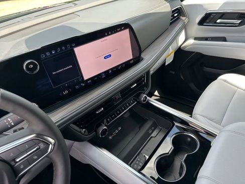 New 2025 Chevrolet Suburban Premier image 30