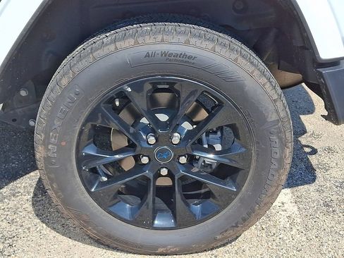 Used 2024 Jeep Wrangler Unlimited Sahara AWD/4WD image 5