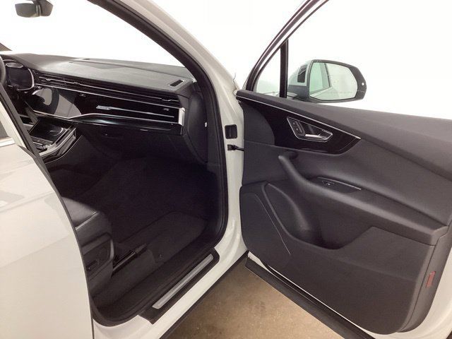 Used 2021 Audi Q7 3.0T Premium w/ Convenience Package AWD/4WD image 17