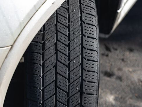 Used 2011 GMC Acadia Denali image 4