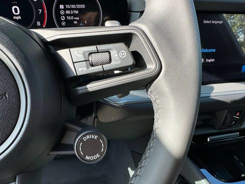 Certified 2026 Porsche Cayenne AWD/4WD image 16