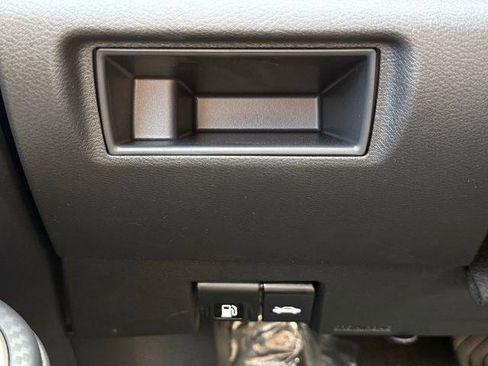 New 2025 Nissan Versa SR w/ Trunk Package image 24