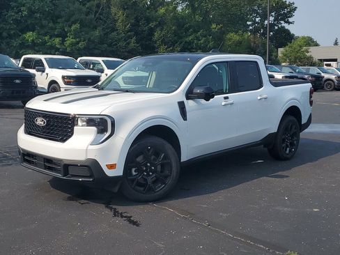 New 2025 Ford Maverick Lariat w/ Black Appearance Package image 1