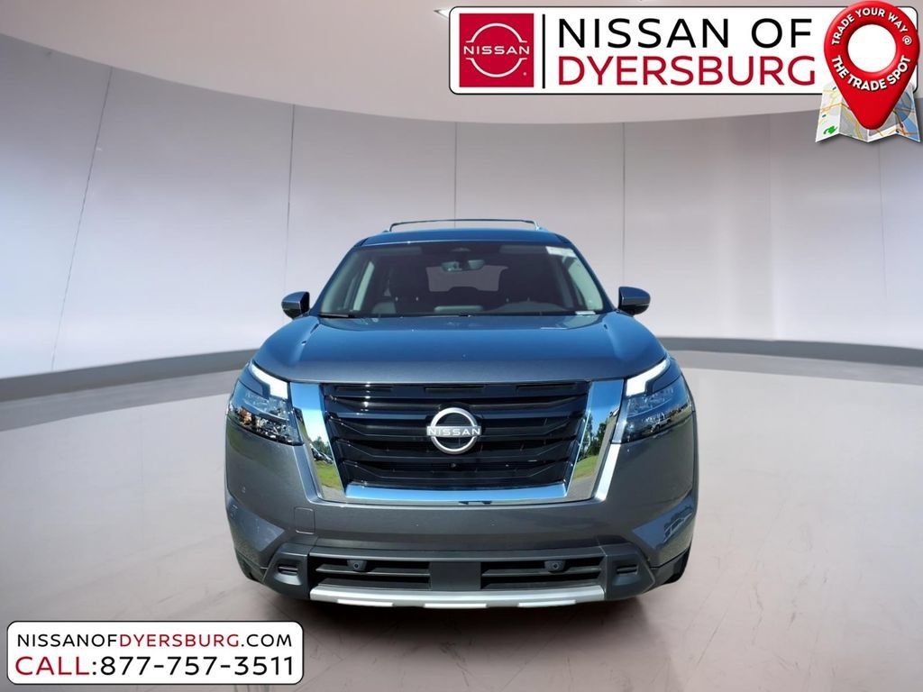 Used 2025 Nissan Pathfinder SL FWD image 8