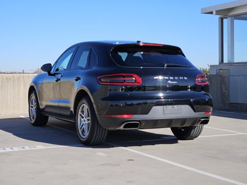 Certified 2018 Porsche Macan image 3