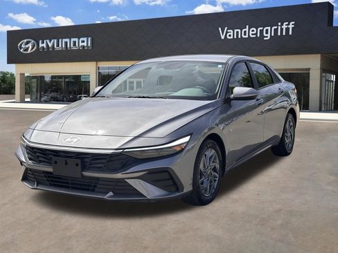 Certified 2024 Hyundai Elantra SEL image 4