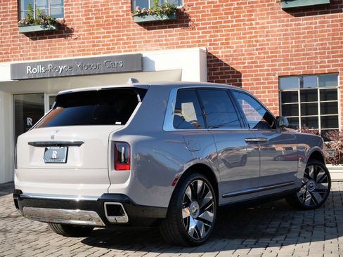 Certified 2025 Rolls-Royce Cullinan AWD/4WD image 2