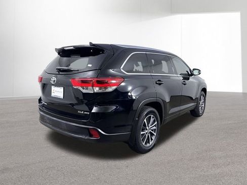 Used 2018 Toyota Highlander XLE AWD/4WD image 36