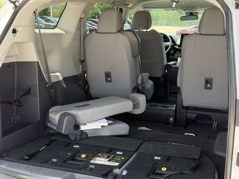 Used 2022 Toyota Sienna LE FWD image 28
