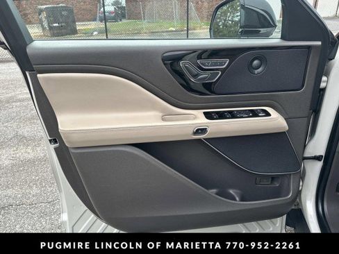 Used 2022 Lincoln Aviator Reserve w/ Elements Package Plus image 10