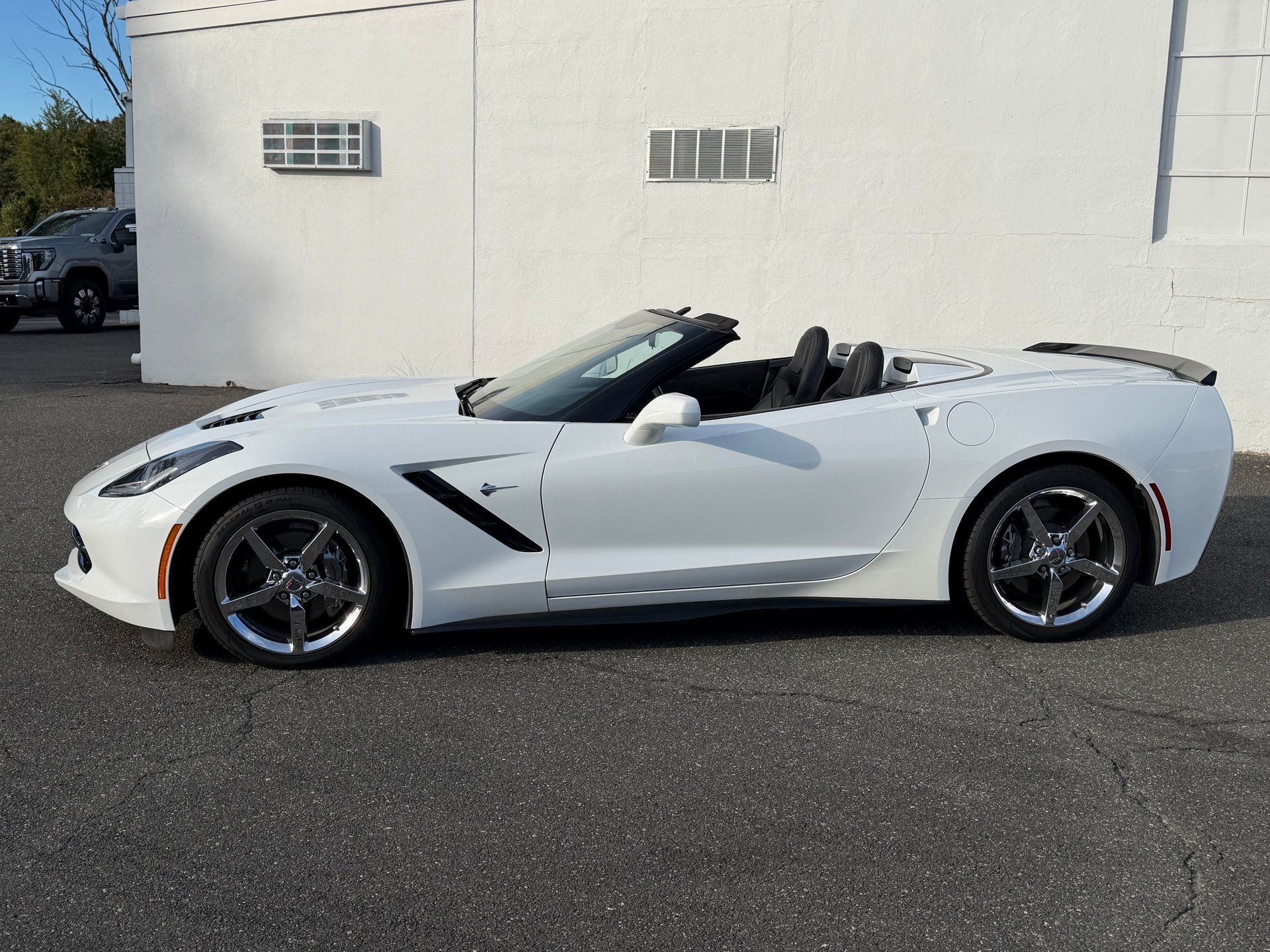 Used 2014 Chevrolet Corvette Stingray Convertible w/ Battery Protection Package RWD image 2