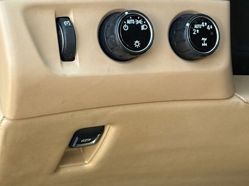Used 2018 Cadillac Escalade ESV Platinum AWD/4WD image 25