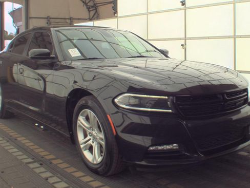 Used 2022 Dodge Charger SXT w/ Driver Convenience Group RWD image 5