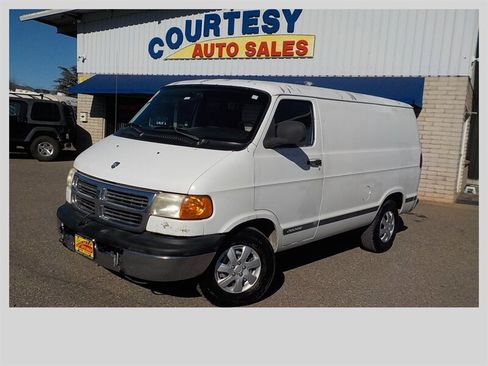 Used 2002 Dodge B1500 image 1