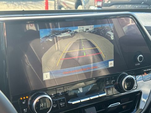 Used 2023 Toyota Highlander Limited image 22