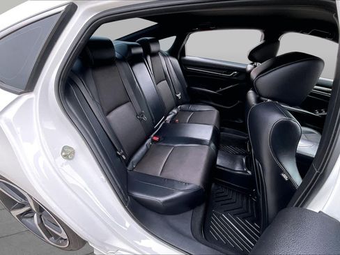 Used 2018 Honda Accord Sport image 19