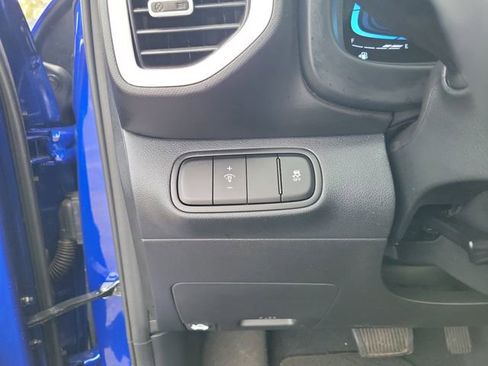 Used 2025 Hyundai Venue Limited image 15