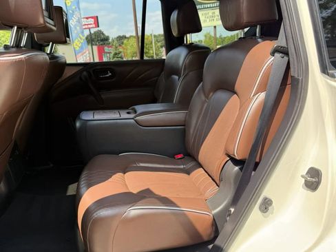 Used 2015 INFINITI QX80 4WD w/ Limited Package image 12