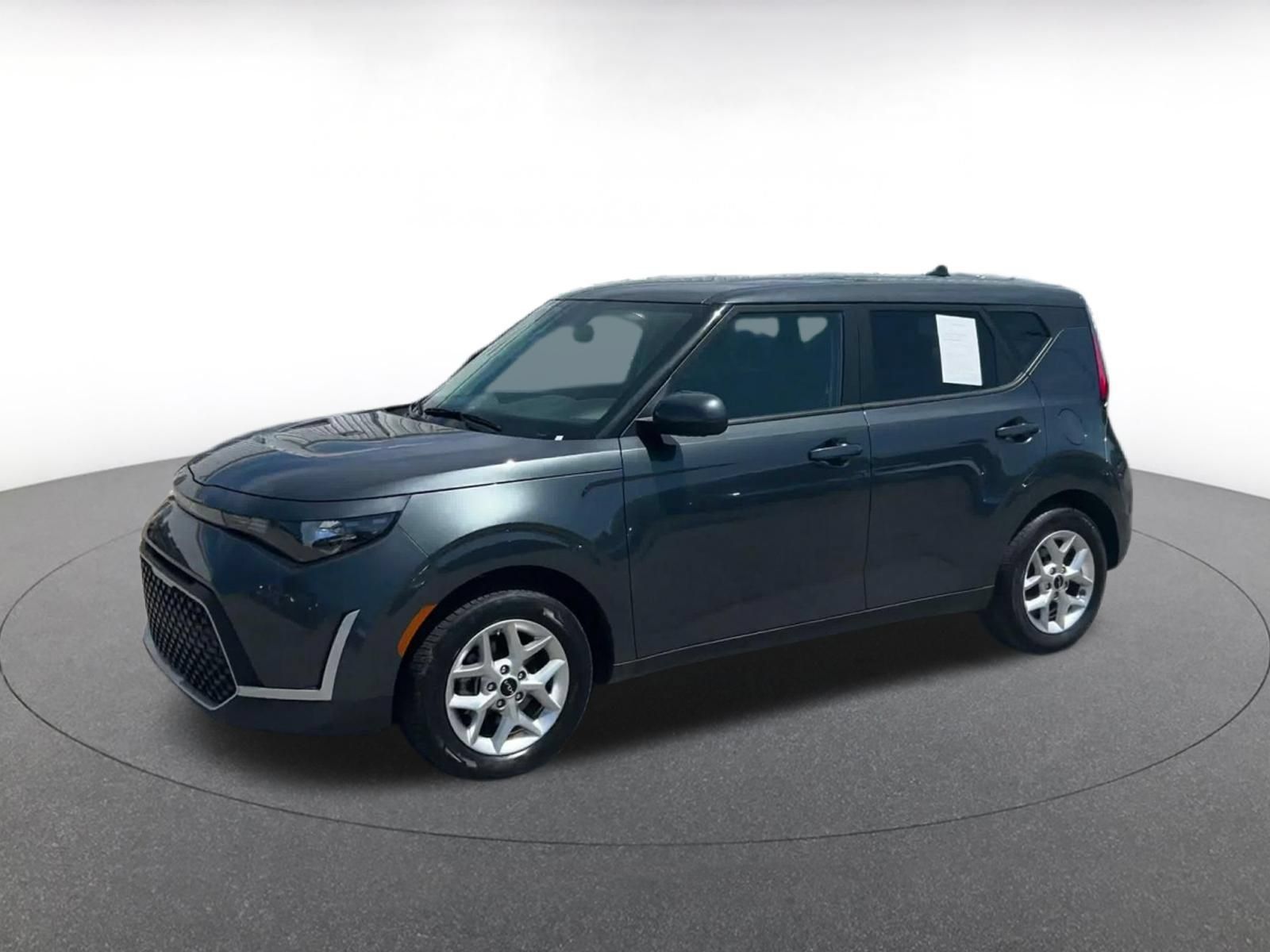Used 2025 Kia Soul LX w/ LX Technology Package FWD image 7
