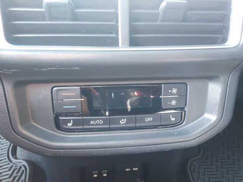 Used 2024 Volkswagen Atlas SEL AWD/4WD image 10