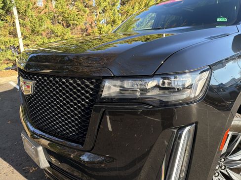 Used 2023 Cadillac Escalade ESV Sport w/ Touring Package image 6