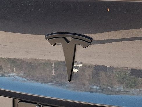 Used 2023 Tesla Model 3 Standard Range image 34