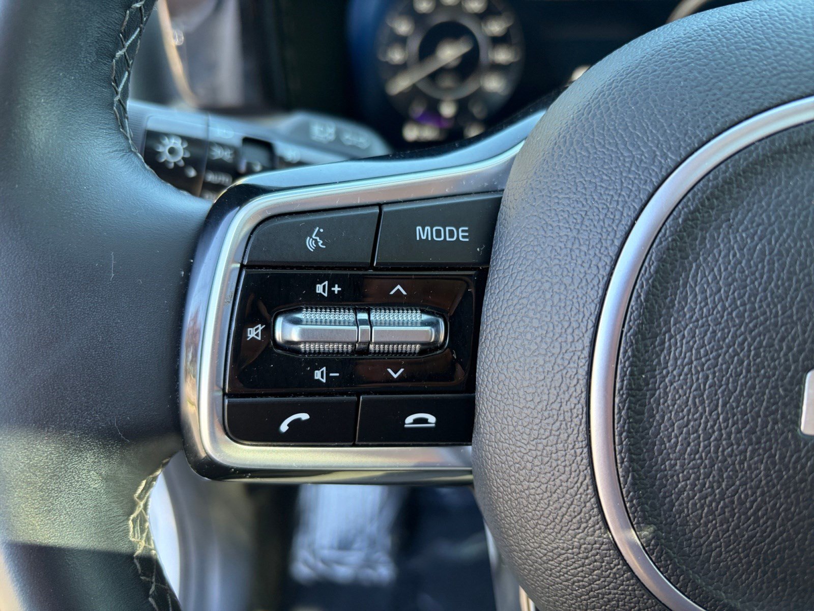 Used 2023 Kia Sorento SX AWD/4WD image 14
