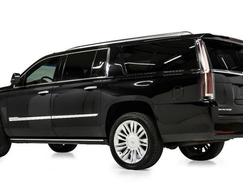 Used 2019 Cadillac Escalade ESV Platinum image 4