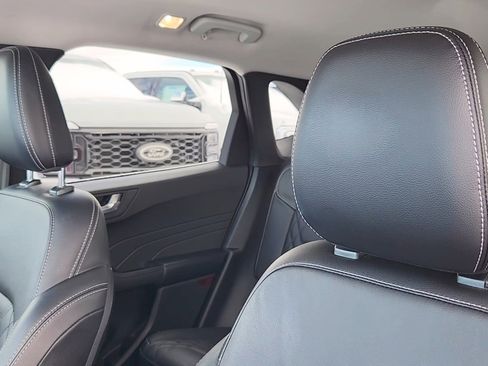 Certified 2023 Ford Escape Platinum w/ Premium Technology Package image 10