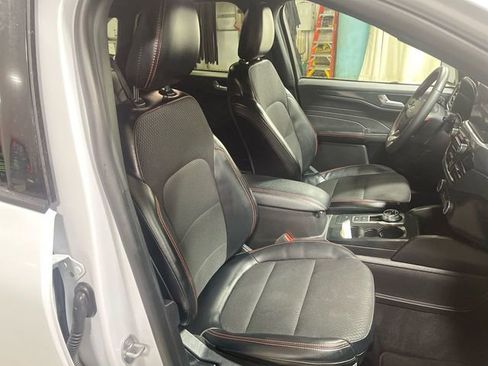 Used 2025 Ford Escape ST-Line image 23