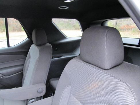 Used 2023 Chevrolet Traverse LT image 28