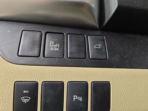 Used 2016 Toyota Highlander Limited image 28