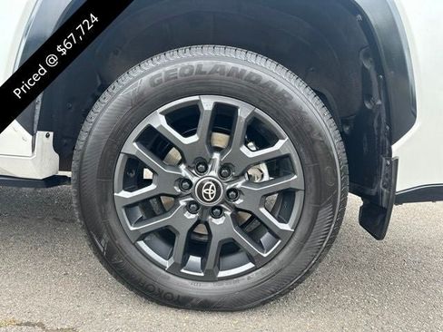 Used 2025 Toyota Sequoia Platinum AWD/4WD image 7