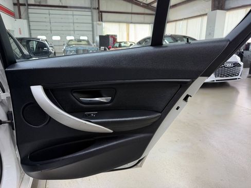 Used 2016 BMW 320i xDrive Sedan AWD/4WD image 14
