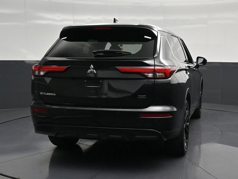 Used 2023 Mitsubishi Outlander SE FWD image 2