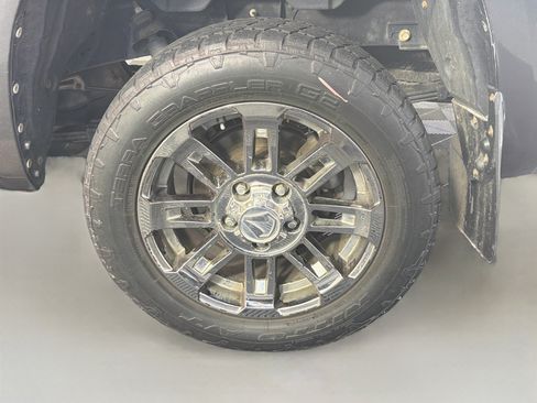 Used 2015 Toyota Tundra SR5 w/ SR5 Upgrade Package AWD/4WD image 11