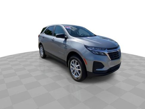 Used 2024 Chevrolet Equinox LS w/ LS Convenience Package AWD/4WD image 4