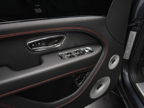 New 2025 Bentley Bentayga image 41