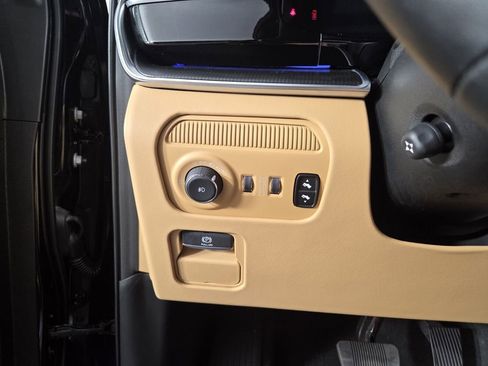 Used 2025 Jeep Grand Wagoneer Series III w/ Rear Seat Video Group 1 AWD/4WD image 22