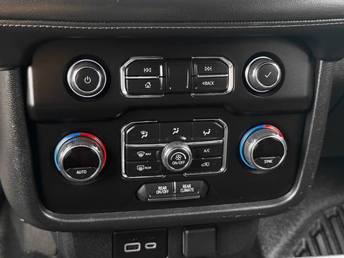 Used 2021 Chevrolet Tahoe 4WD w/ Remote Keyless Entry Package image 24