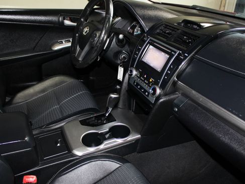 Used 2012 Toyota Camry SE FWD image 26
